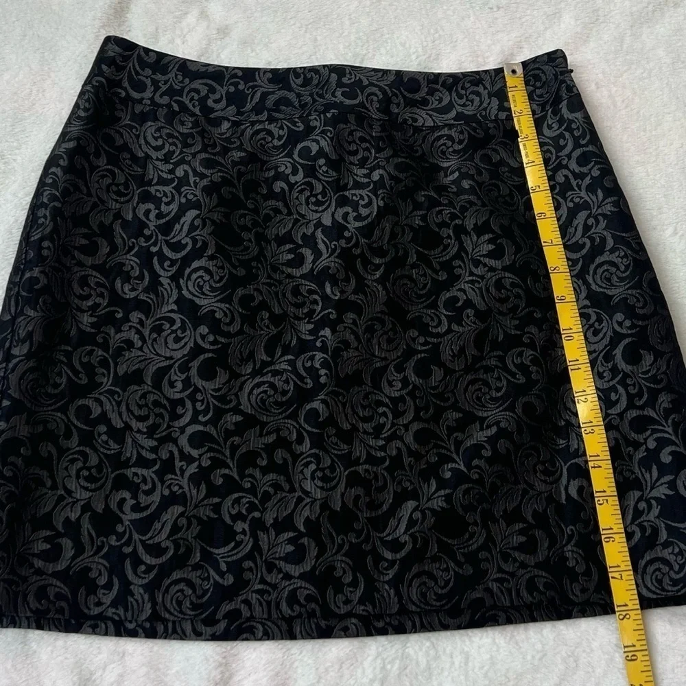 NWT LOFT Ann Taylor Paisley Embossed Black Mini Skirt Mid Rise Size 8 Stretchy